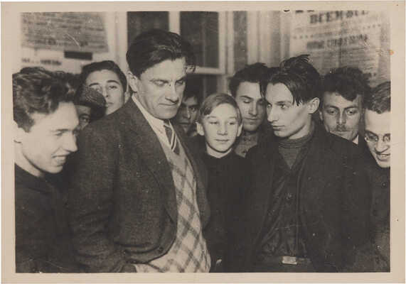 Фотография «В. Маяковский и молодежь»